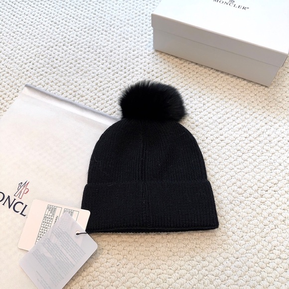Moncler Black Beanie Logo Patch Unisex BNRT - Picture 7 of 7
